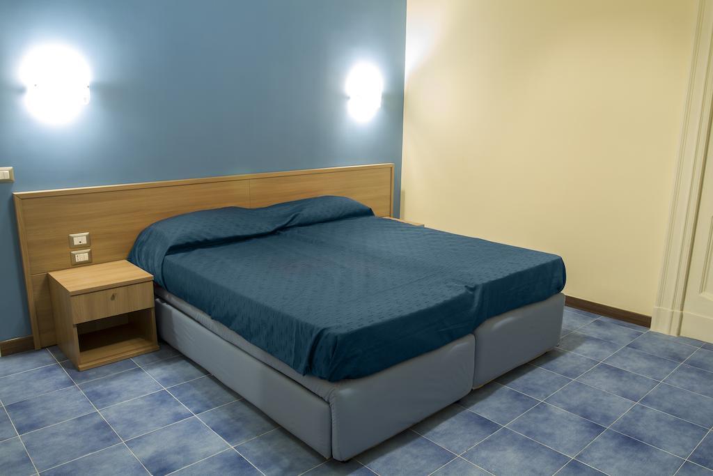 Duomo 89 Bed and Breakfast Νάπολη Δωμάτιο φωτογραφία